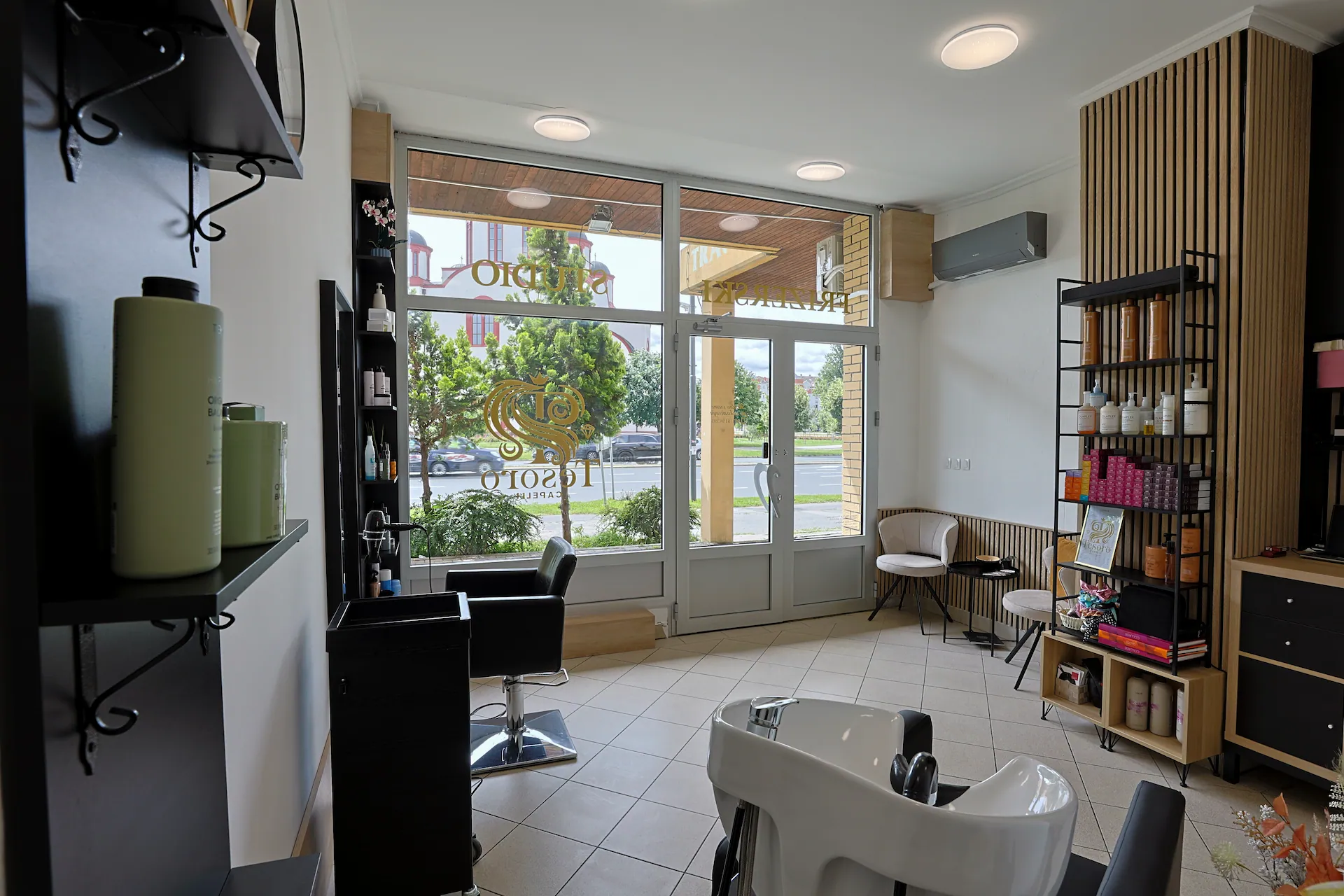 Salon interior Tesoro Capelli Novi Sad